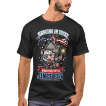 7月4日ポッサムのハング・イン・ゼアTシャツ
