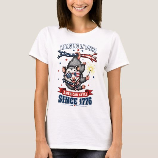 7月4日ポッサムのハング・イン・ゼアTシャツ Tシャツ (正面)