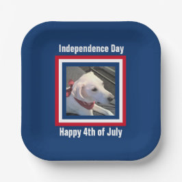 7月4日レッド、ホワイト、ブルーかわいい犬スカーフを身に着ける ペーパープレート