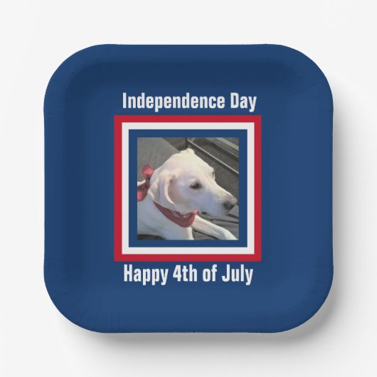 7月4日レッド、ホワイト、ブルーかわいい犬スカーフを身に着ける ペーパープレート (正面)