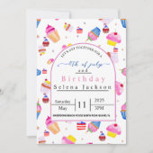 7月4日誕生日 ピンクのカップケーキにアメリカ国旗  招待状 (正面)