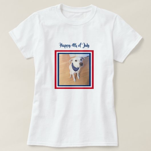 7月4日赤、白、青かわいい白い子犬 Tシャツ (デザイン正面)