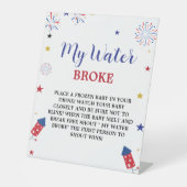 7月4日、私の水はベビーシャワーのゲームサインを破った 台座サイン (正面)