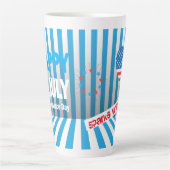 7月4日、米国国旗のハート国旗の花火 カフェラテマグ (正面)