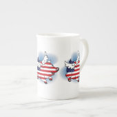 7月4日～7月4日飛んでいる愛国豚 ボーンチャイナマグカップ (正面右)