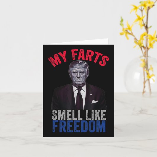 7月 面白い トランプ 愛国的な 私のおならは自由のにおいがする カード (黄色い花)