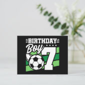 7歳のサッカーパーティー 誕生日ボーイ 7歳の誕生日 ポストカード (スタンド正面)