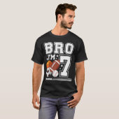 7歳のスポーツ誕生日パーティー 7歳の男の子の誕生日 Tシャツ (正面フル)