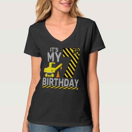 7歳の少年それが私の7番目の誕生日建築 Tシャツ (正面)