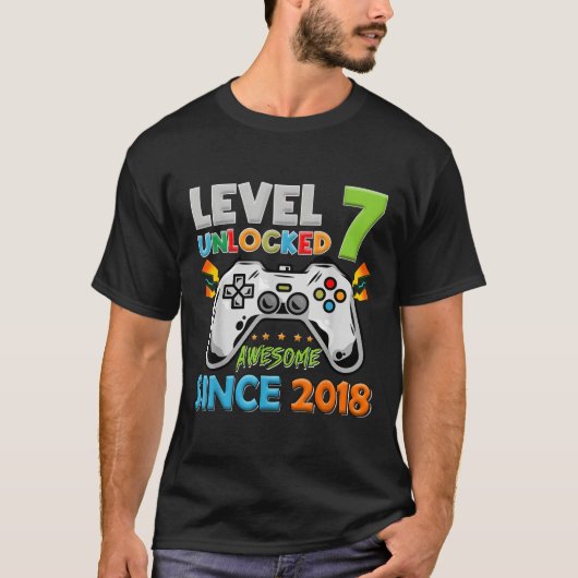 7歳の誕生日おめでとう！レベル7到達！2000年生まれ Tシャツ (正面)