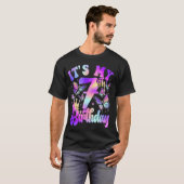 7歳の誕生日おめでとう 蝶のテーマ 7歳児パパ Tシャツ (正面フル)