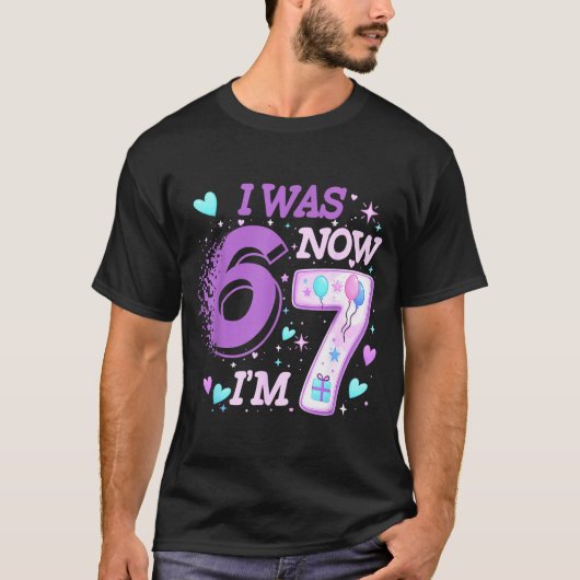 7歳の誕生日おめでとう 6歳だったのに今は7歳 6 7 記念 Tシャツ (正面)