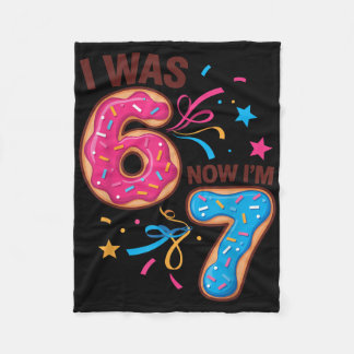 7歳の誕生日は6歳、今は7歳 67 男女兼用 フリースブランケット