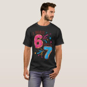 7歳の誕生日は6歳、今は7歳 67 男女兼用 Tシャツ (正面フル)