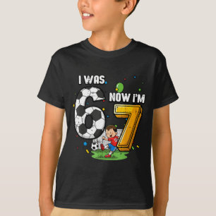 7歳の誕生日は6 7サッカー 67 ミーム少年子供YouTube Tシャツ