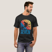 7歳の誕生日を祝うレトロスキー スキー少年少女 Tシャツ (正面フル)