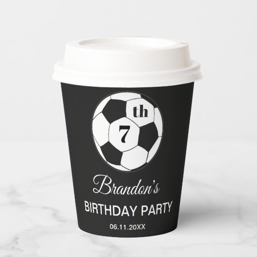 7歳の誕生日パーティー サッカー 黒 少年 スポーツ 紙コップ (正面)