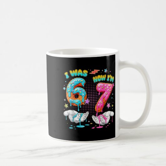 7歳の誕生日 おもしろい 6歳だったのに今は7歳 少年ギ コーヒーマグカップ (右)