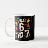 7歳の誕生日 お誕生日おめでとう 6歳から7歳へ 67 楽しい子供たち コーヒーマグカップ (左)