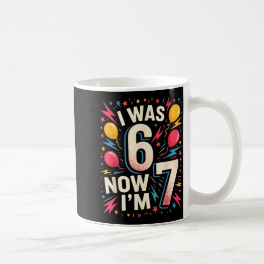 7歳の誕生日 お誕生日おめでとう 6歳から7歳へ 67 楽しい子供たち コーヒーマグカップ (右)