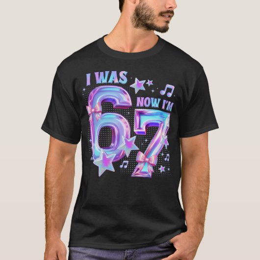 7歳の誕生日 6歳だったのに今は7歳 誕生日おめでとう Kpop Tシャツ (正面)