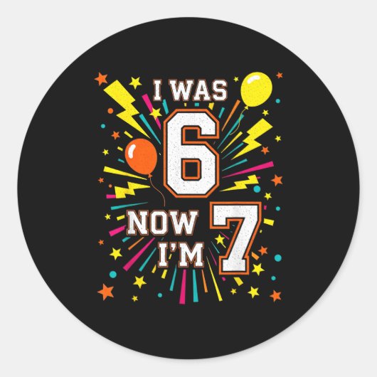 7歳の誕生日 6歳だったのに今は7歳 6から7へ おもしろい子供 ラウンドシール (正面)