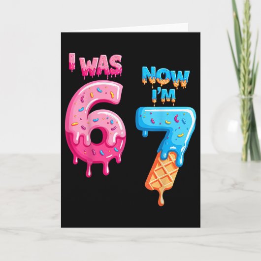 7歳の誕生日 6歳だったのに今は7歳 6から7へ 面白いデザイン カード (正面)