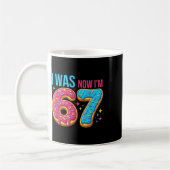 7歳の誕生日 6歳だったのに今は7歳 67 おもしろい コーヒーマグカップ (左)