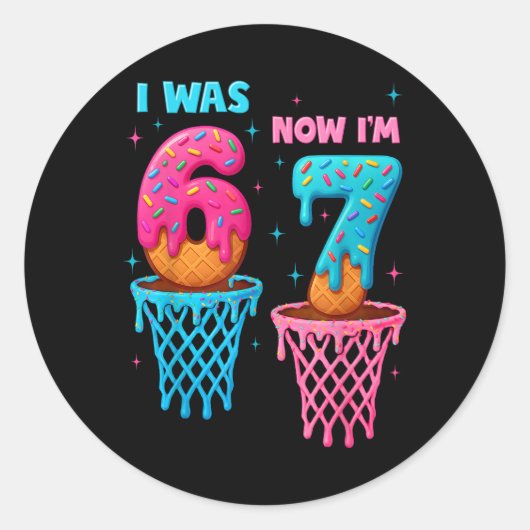 7歳の誕生日 6歳だったのに今は7歳 67 メモ おもしろ ラウンドシール (正面)