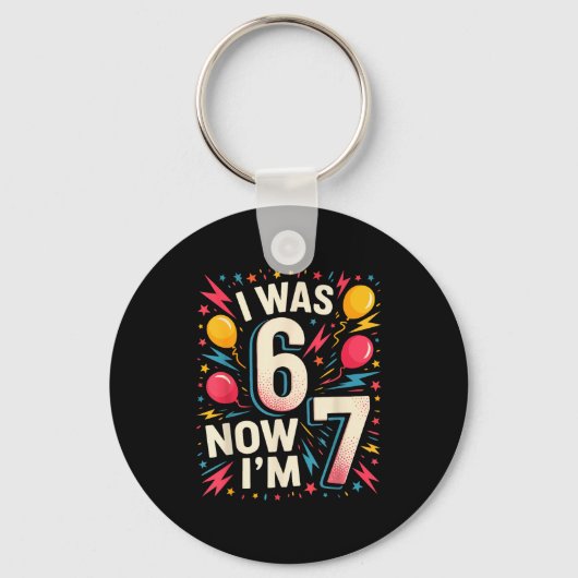 7歳の誕生日 6歳だったのに今は7歳 6+1=7 面白い子供たち キーホルダー (正面)