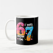 7歳の誕生日 6歳だったのに今は7歳 6→7 面白い子供 コーヒーマグカップ (左)
