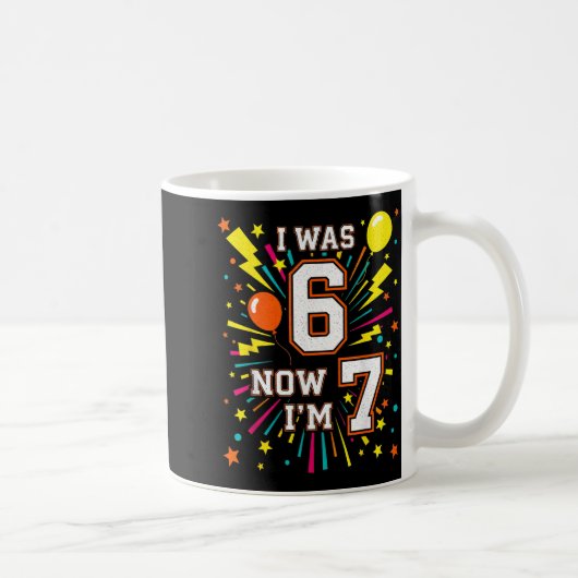 7歳の誕生日 6歳だったのに今は7歳 6→7 面白い子供 コーヒーマグカップ (右)