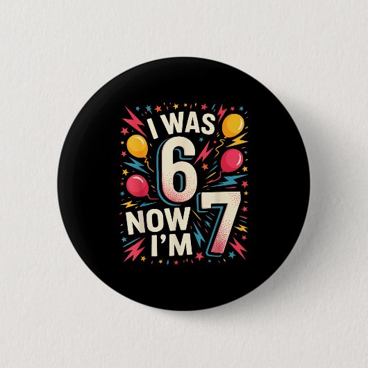 7歳の誕生日 6歳だったのに今は7歳 6→7 面白い子供 缶バッジ (正面)
