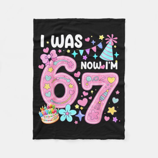 7歳の誕生日 6歳だったのに今は7歳 7才 67 面白いミーム フリースブランケット (正面)