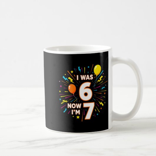 7歳の誕生日 6歳だったのに今は7歳 7才 67 面白い子供たち コーヒーマグカップ (右)