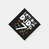7番目の誕生日7年オールドボーイパーティー誕生日Dude 7 スタンダードカクテルナプキン (角)