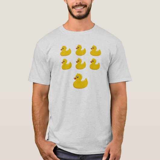 7羽のおもしろいで黄色いゴム製ダッキーのアヒル Tシャツ (正面)