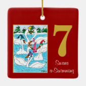 7羽の白鳥水泳のかわいい動物及びタイポグラフィ セラミックオーナメント (裏面)