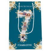 7誕生日フォトティール（緑がかった色）コラージブルーイエローフラワー ミディアムペーパーバッグ (裏面)