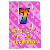 7誕生日:おもしろいピンクハートストライプ&レインボー7 ミディアムペーパーバッグ (裏面)