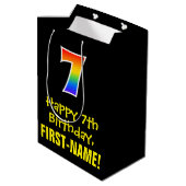7誕生日:おもしろい、はっきりした、カラフルレインボー「7」 ミディアムペーパーバッグ (裏面アングル)