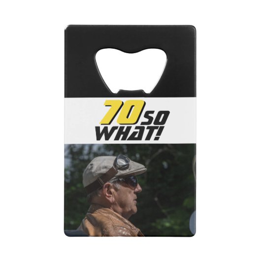 70おもしろいだから何引用文写真70誕生日 クレジットカード栓抜き (正面)