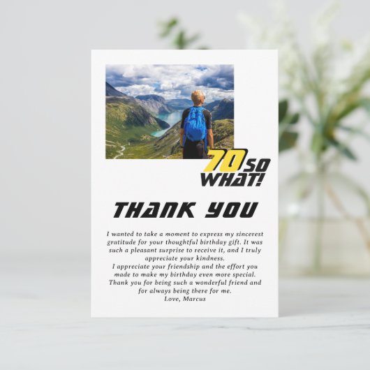 70おもしろいだから何引用文写真70誕生日 サンキューカード (スタンド正面)
