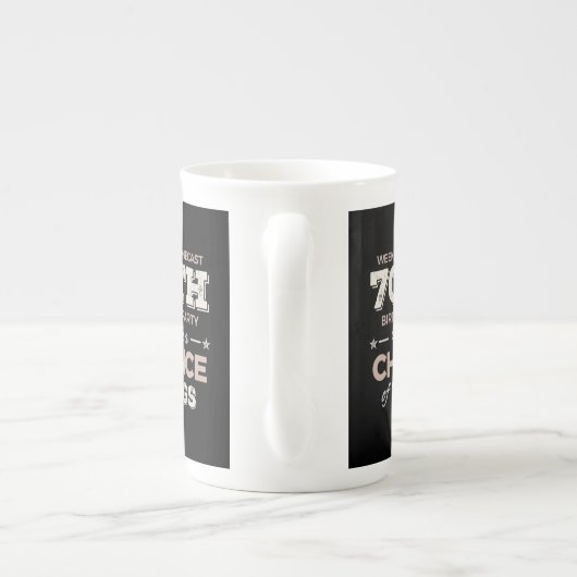 70おもしろい歳の誕生日ことわざ ボーンチャイナマグカップ (裏面)