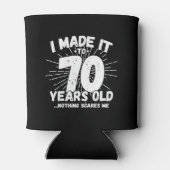 70おもしろい誕生日引用文皮肉70歳 缶クーラー (裏面)