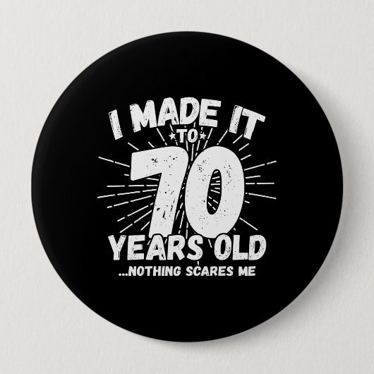 70おもしろい誕生日引用文皮肉70歳 缶バッジ (正面)
