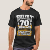 70おもしろい誕生日B日ギフトことわざ年齢70年 Tシャツ (正面)