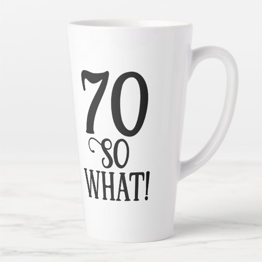 70だからおもしろい何引用文タイポグラフィ70誕生日 カフェラテマグ (右)