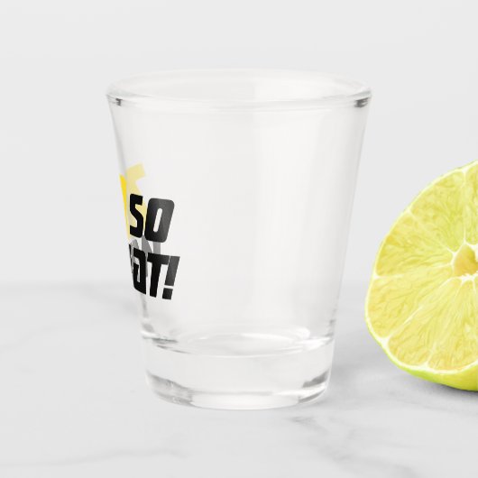 70だから何おもしろいことわざ70モダン番目の誕生日 ショットグラス (右)