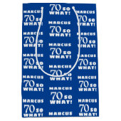 70だから何おもしろい引用文タイポグラフィ70誕生日 ミディアムペーパーバッグ (正面)